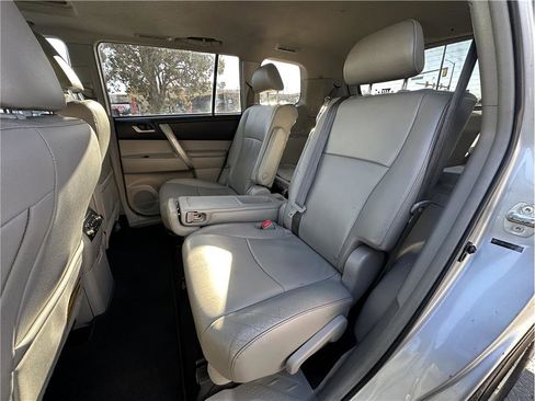 Used 2013 Toyota Highlander 4WD image 14