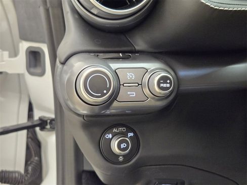 Used 2022 Ferrari 812 GTS image 32