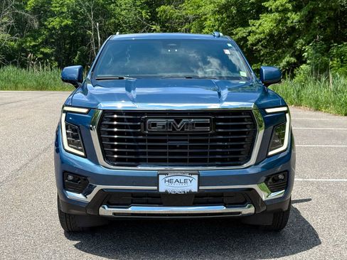 Used 2025 GMC Yukon Elevation w/ LPO, Elevation Black Package AWD/4WD image 2