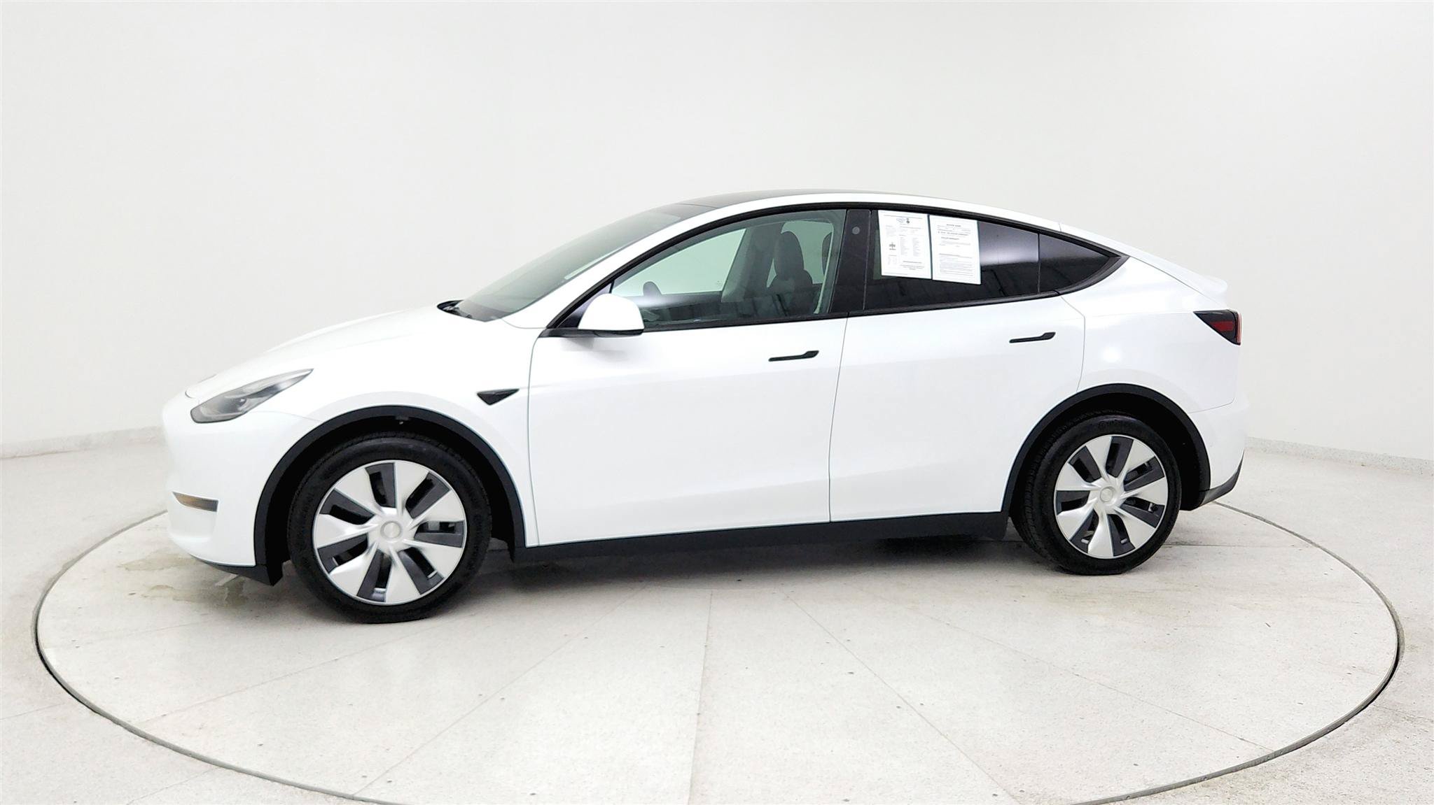 Used 2022 Tesla Model Y Long Range AWD/4WD image 2