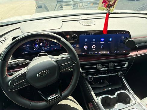 Used 2024 Chevrolet Traverse RS FWD image 7