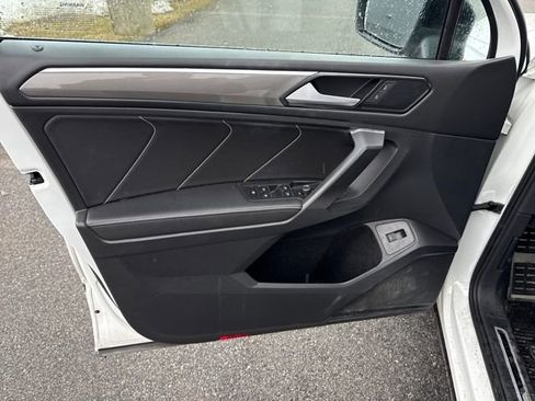 Used 2022 Volkswagen Tiguan SE R-Line image 20