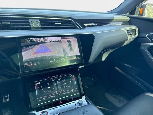 Used 2024 Audi SQ8 e-tron Premium Plus w/ Black Optic Package image 25