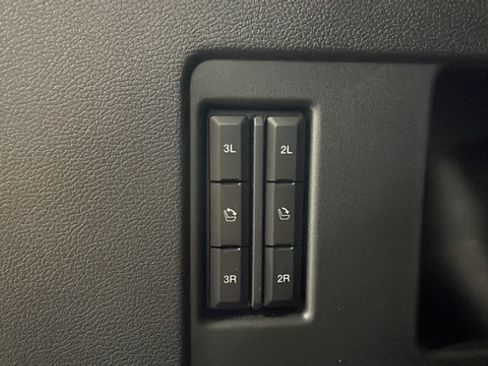 Used 2024 Ford Expedition XLT AWD/4WD image 29