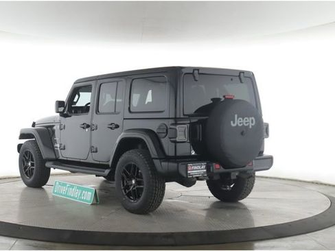 Used 2023 Jeep Wrangler Unlimited Sahara w/ Cold Weather Group AWD/4WD image 8