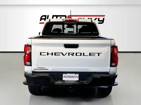 Used 2025 Chevrolet Colorado Z71 w/ Technology Package AWD/4WD image 6