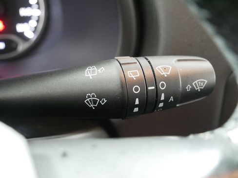 Used 2019 Jeep Renegade Limited image 31