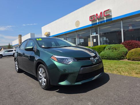 Used 2015 Toyota Corolla LE FWD image 1