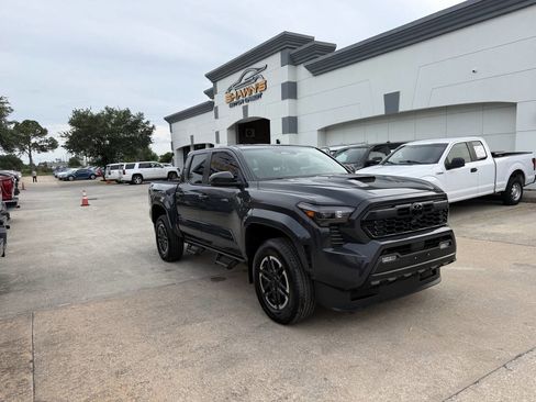Used 2024 Toyota Tacoma TRD Sport AWD/4WD image 2