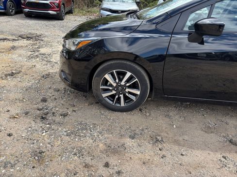 Used 2025 Nissan Versa SV image 31