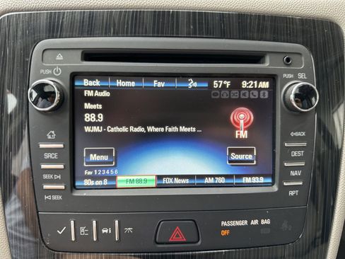 Used 2017 Chevrolet Traverse LT image 24