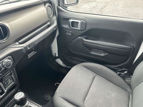 Used 2018 Jeep Wrangler Unlimited Sport S image 31