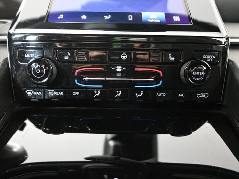 Used 2024 Jeep Grand Cherokee Altitude image 28