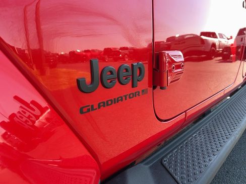Used 2024 Jeep Gladiator Sport image 10