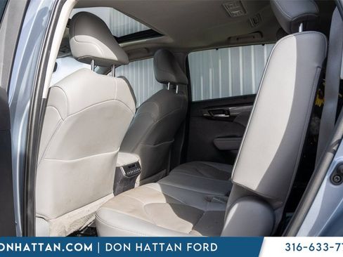 Used 2022 Toyota Highlander Limited image 17