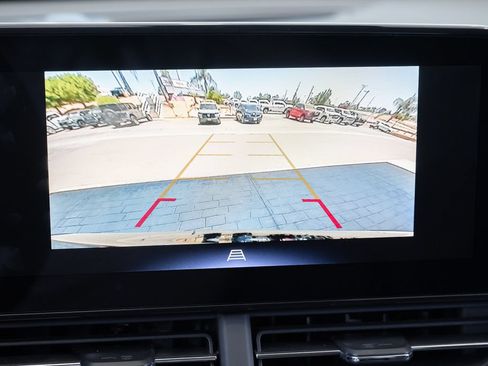 Used 2025 Chevrolet Trax LT FWD image 29