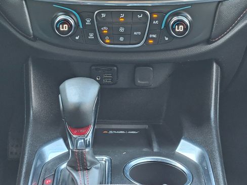 Used 2023 Chevrolet Traverse RS FWD image 13