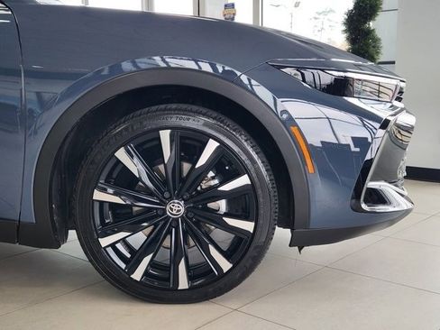 Used 2025 Toyota Crown Platinum image 8