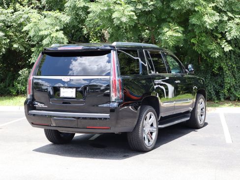 Used 2017 Cadillac Escalade Premium Luxury RWD image 7
