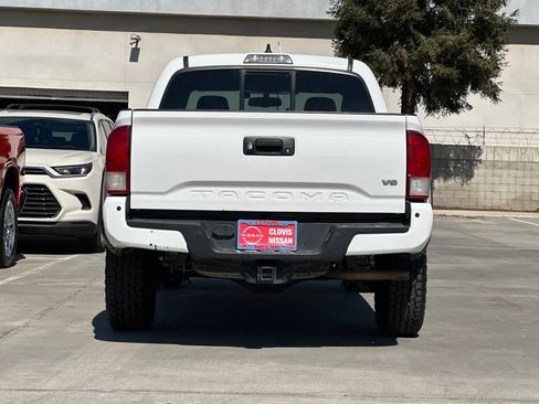 Used 2016 Toyota Tacoma TRD Off-Road w/ Premium & Technology Package image 8