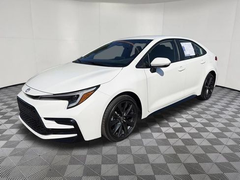 Used 2026 Toyota Corolla SE FWD image 4