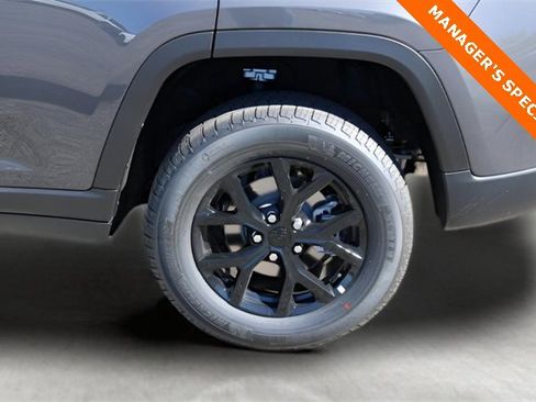 New 2025 Jeep Grand Cherokee Altitude image 8