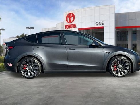 Used 2024 Tesla Model Y Performance image 3