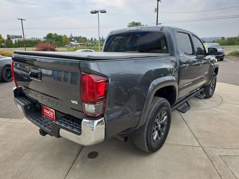 Used 2022 Toyota Tacoma SR5 image 9