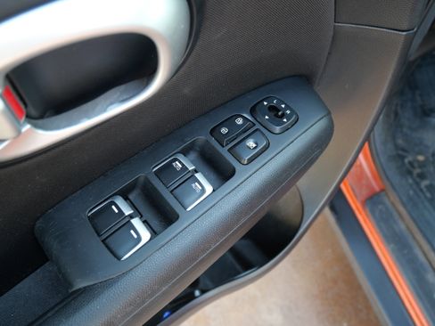 Used 2019 Kia Soul + image 7