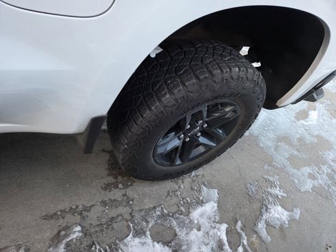 Used 2024 Chevrolet Silverado 1500 LT Trail Boss w/ Convenience Package II image 11