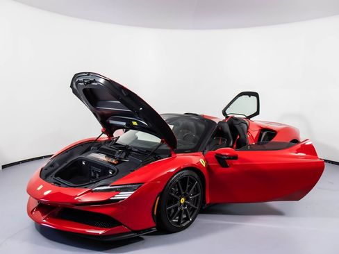 Certified 2022 Ferrari SF90 Spider image 33