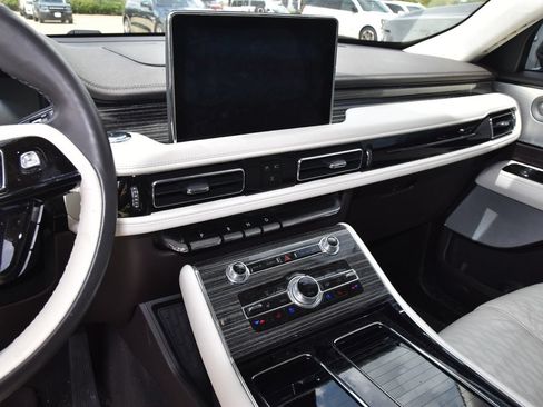 Used 2023 Lincoln Aviator Black Label AWD/4WD image 9