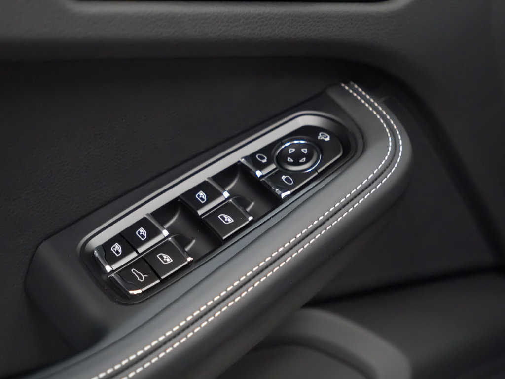 Certified 2026 Porsche Macan S AWD/4WD image 23