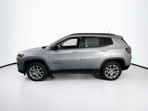 Used 2022 Jeep Compass Latitude w/ Sun and Sound Group AWD/4WD image 8
