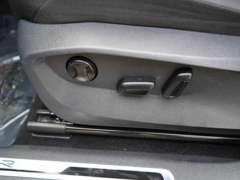 Used 2022 Volkswagen Tiguan SE R-Line image 34