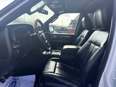 Used 2017 Lincoln Navigator L Select image 13