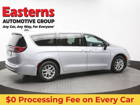 Used 2024 Chrysler Pacifica Touring-L FWD image 43