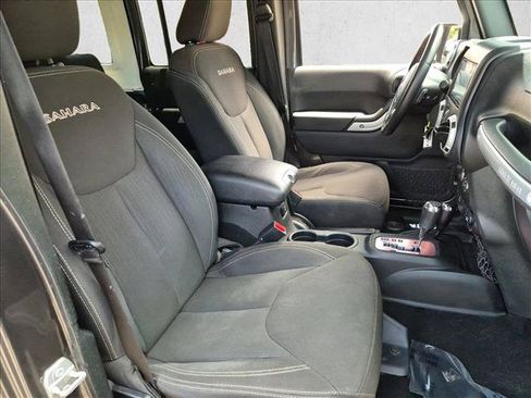 Used 2018 Jeep Wrangler Unlimited Sahara w/ Connectivity Group AWD/4WD image 20