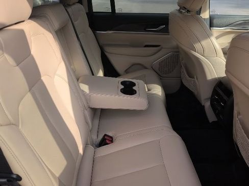 Used 2022 Jeep Grand Cherokee Limited image 17