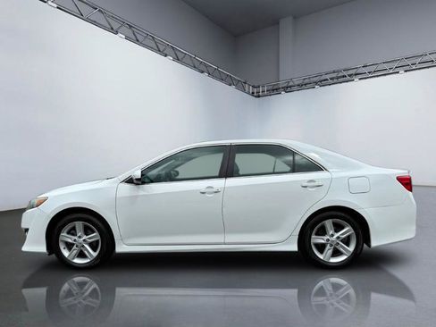 Used 2014 Toyota Camry SE FWD image 2