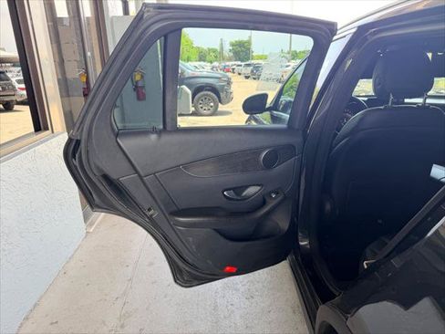 Used 2020 Mercedes-Benz GLC 300 image 22