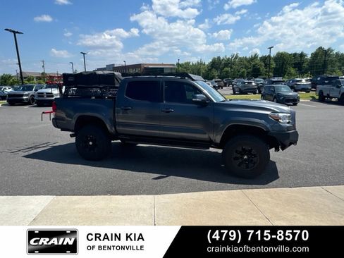 Used 2017 Toyota Tacoma TRD Sport w/ Tow Package (A/T) AWD/4WD image 14