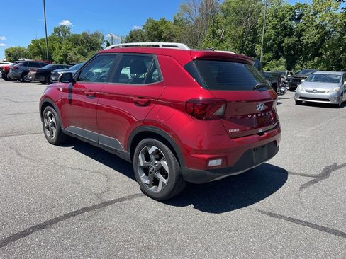 Used 2024 Hyundai Venue Limited FWD image 3