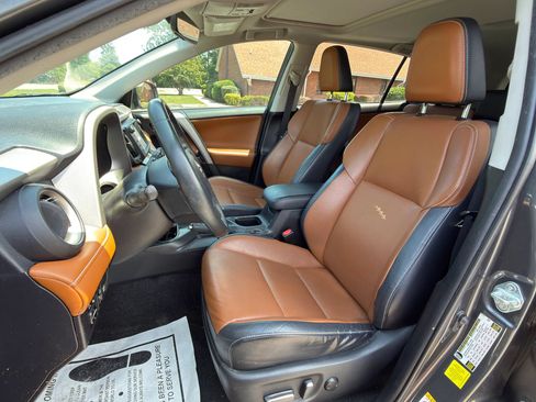 Used 2016 Toyota RAV4 Limited FWD image 2