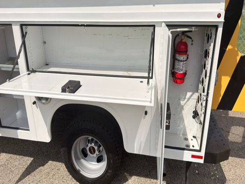 Used 2018 GMC Savana 3500 w/ Power Convenience Package RWD image 10