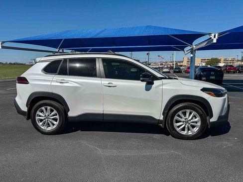 Used 2026 Toyota Corolla Cross LE image 5