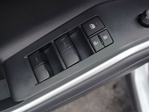 Used 2023 Toyota Highlander L image 18