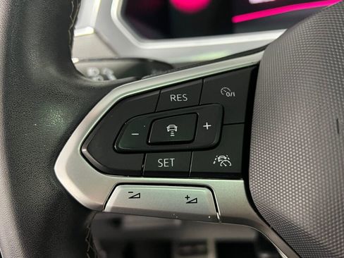 Used 2023 Volkswagen Tiguan SE R-Line image 10