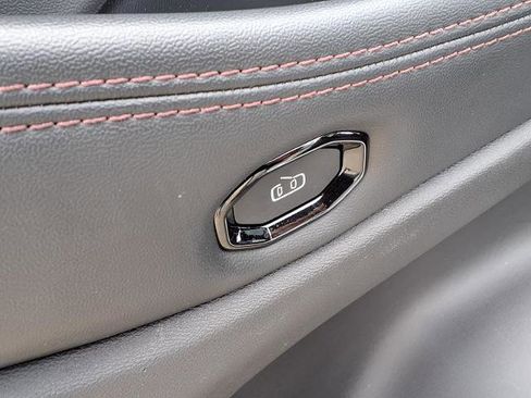 Used 2025 Jeep Wagoneer S Limited image 16