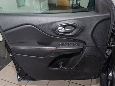 Used 2017 Jeep Cherokee 75th Anniversary AWD/4WD image 9